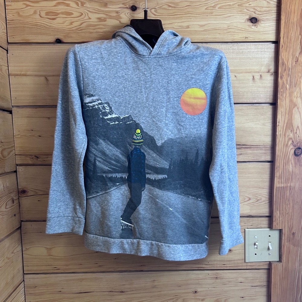 Old Navy Boys Gray Skateboarder Mountain Graphic Hoodie Sweatshirt XL 14-16